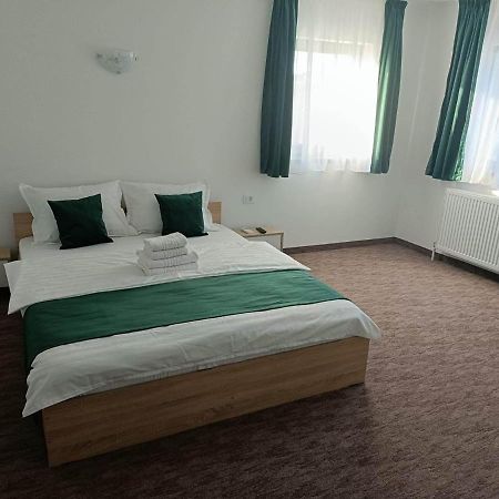 Casa Venus Hotel Sînmartin Екстериор снимка