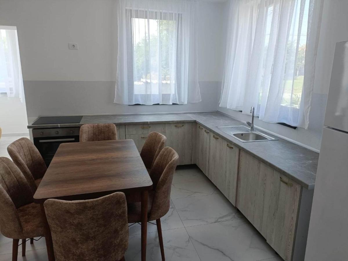 Casa Venus Hotel Sînmartin Екстериор снимка