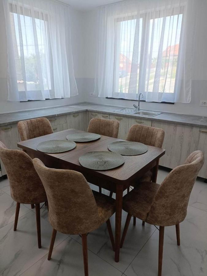 Casa Venus Hotel Sînmartin Екстериор снимка